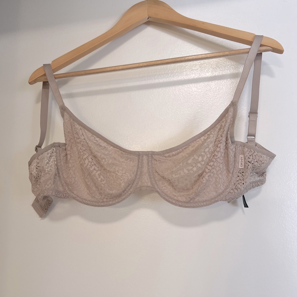 DKNY Women's Modern Lace Unlined Demi Bra NWOT